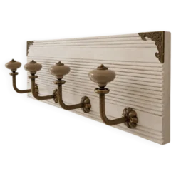 Porte-manteau mural vintage 40 cm – 4 patères en métal et boutons céramique
