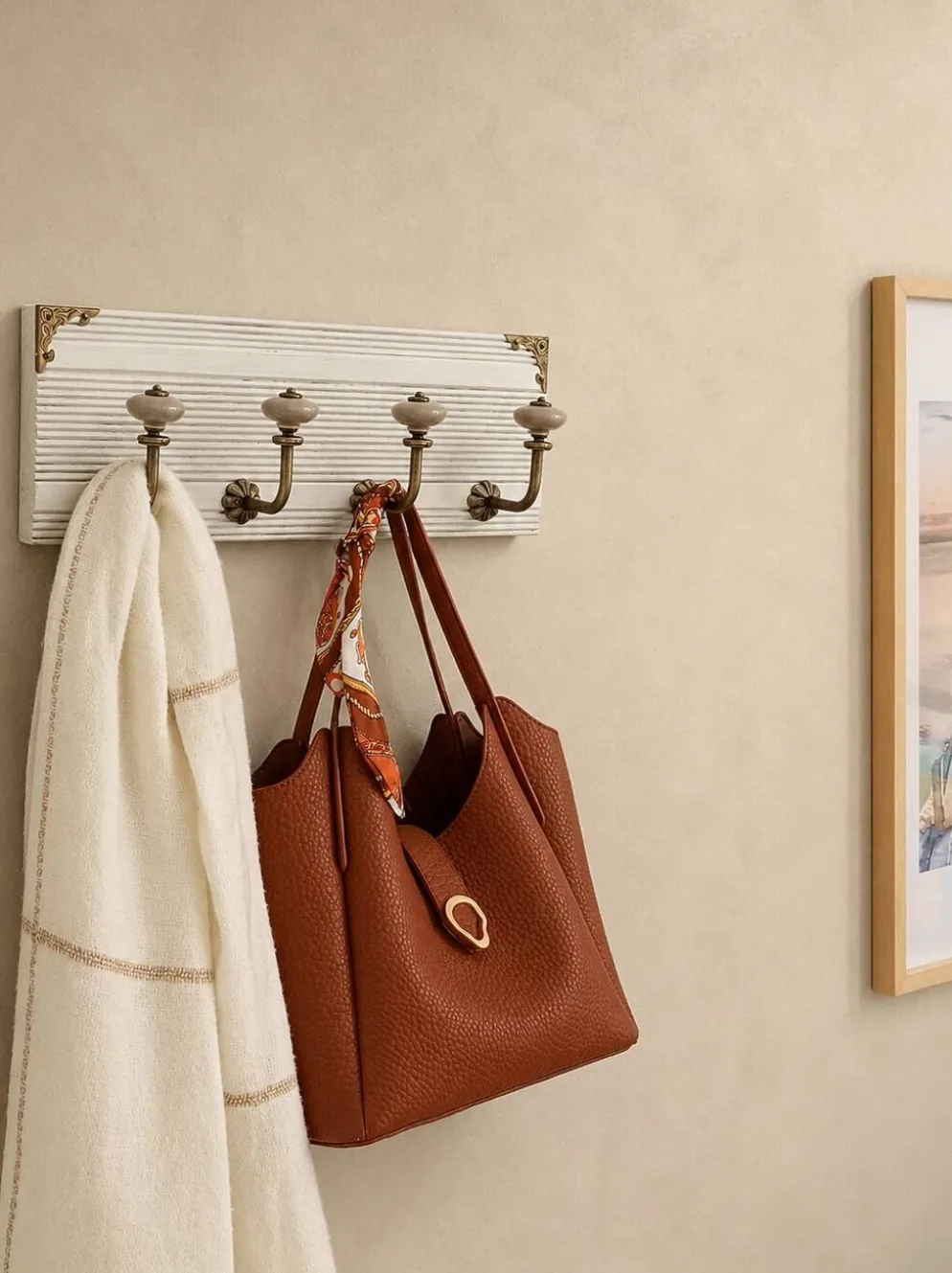 Porte-manteau mural vintage 40 cm – 4 patères en métal et boutons céramique