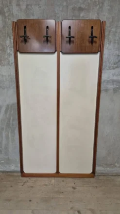 Porte-manteau mural vintage des années 50, panneaux en bois et crème, Tchécoslovaquie, 175 x 90 x 7 cm