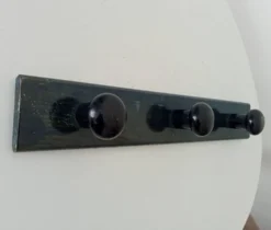 Porte manteau mural vintage en bois laqué années 60