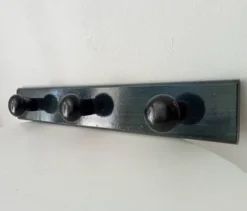 Porte manteau mural vintage en bois laqué années 60