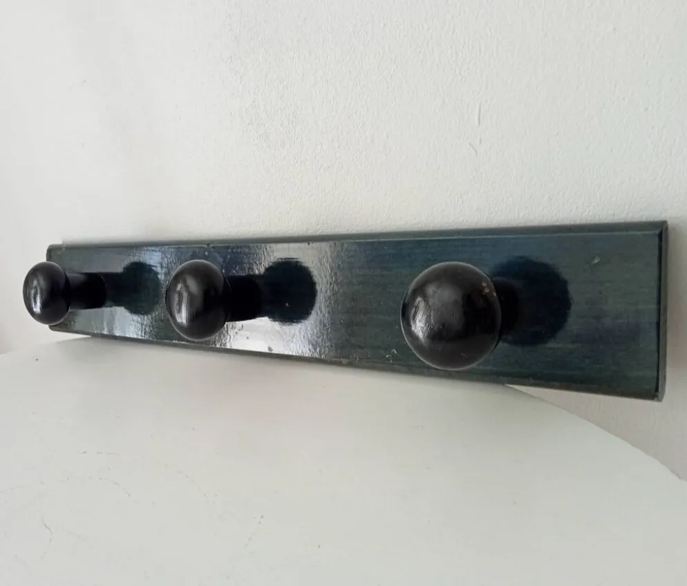 Porte manteau mural vintage en bois laqué années 60