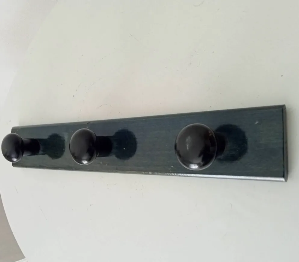 Porte manteau mural vintage en bois laqué années 60