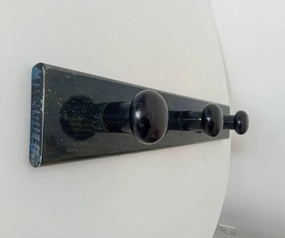 Porte manteau mural vintage en bois laqué années 60