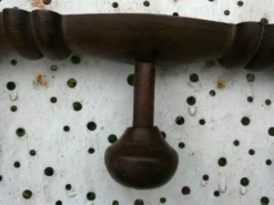 Porte-manteau mural vintage en bois avec 3 patères