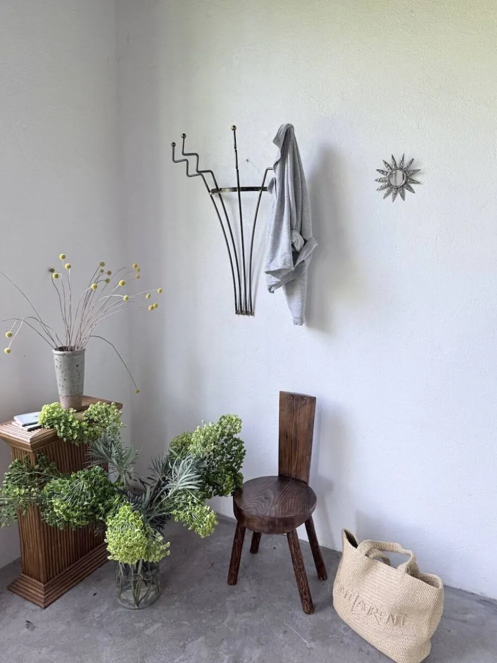 Porte manteau mural zigzag en métal et laiton 1960