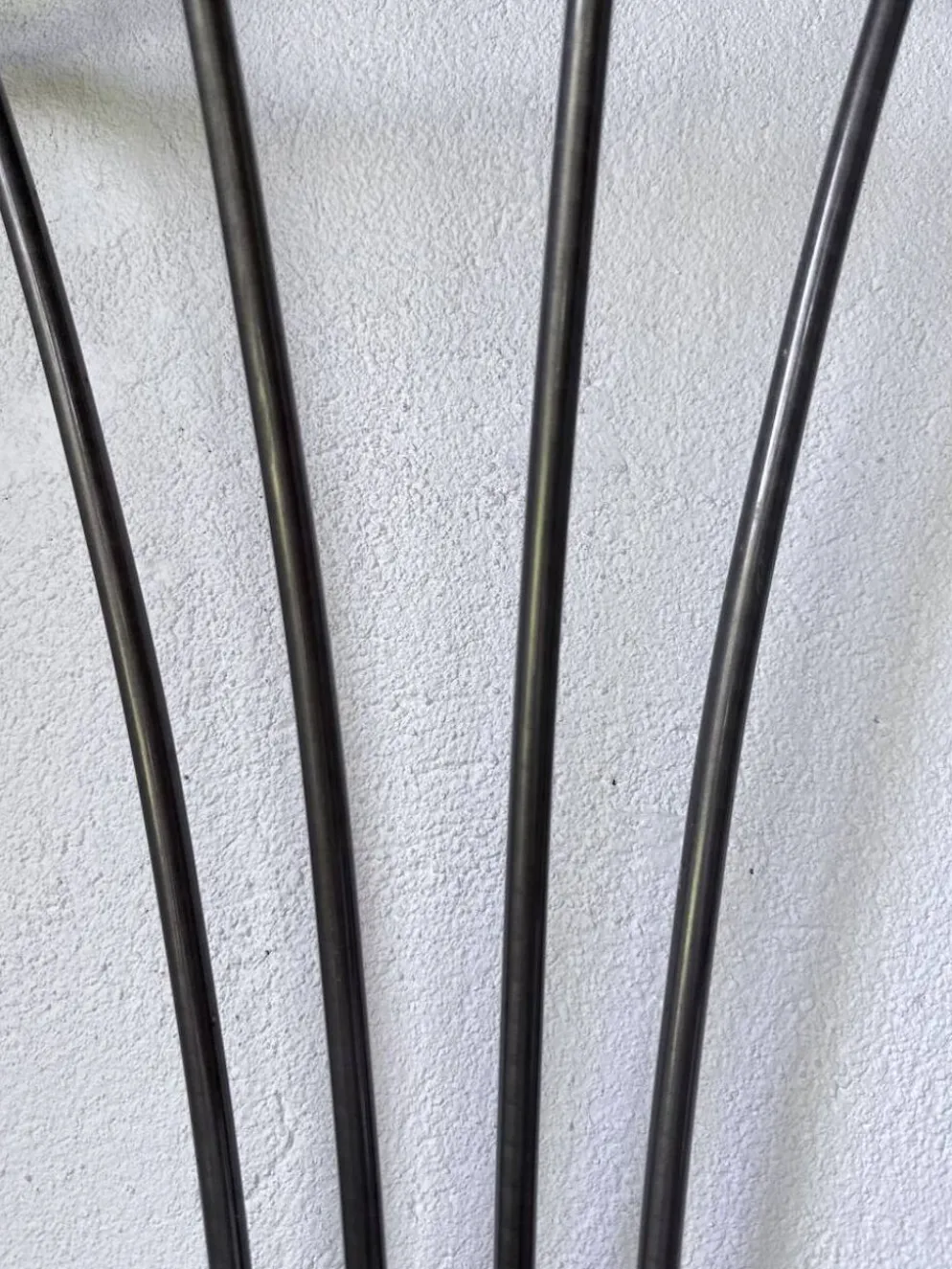 Porte manteau mural zigzag en métal et laiton 1960