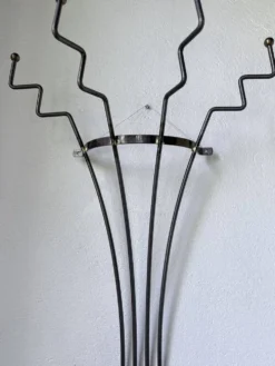 Porte manteau mural zigzag en métal et laiton 1960