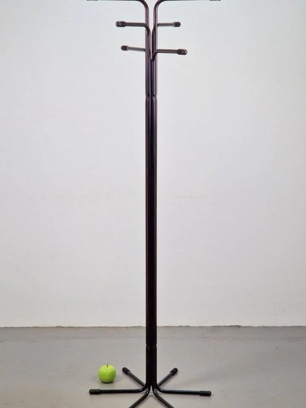 Porte-manteau noir Rigg par Tord Bjorklund pour Ikea