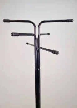 Porte-manteau noir Rigg par Tord Bjorklund pour Ikea