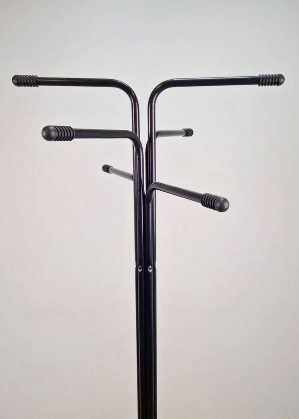Porte-manteau noir Rigg par Tord Bjorklund pour Ikea