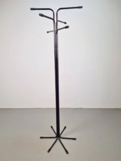 Porte-manteau noir Rigg par Tord Bjorklund pour Ikea