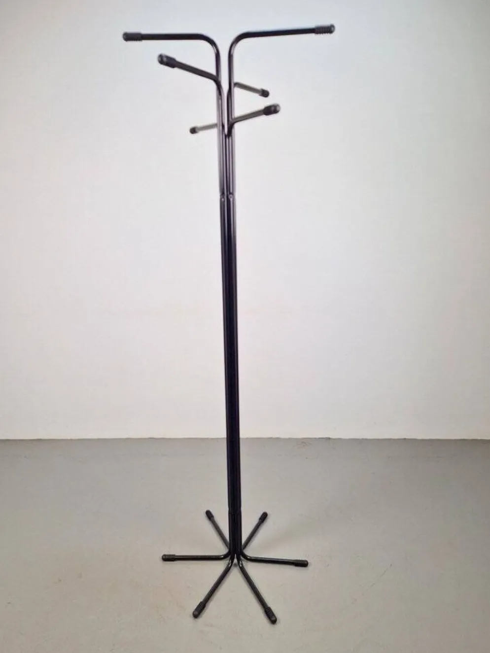 Porte-manteau noir Rigg par Tord Bjorklund pour Ikea