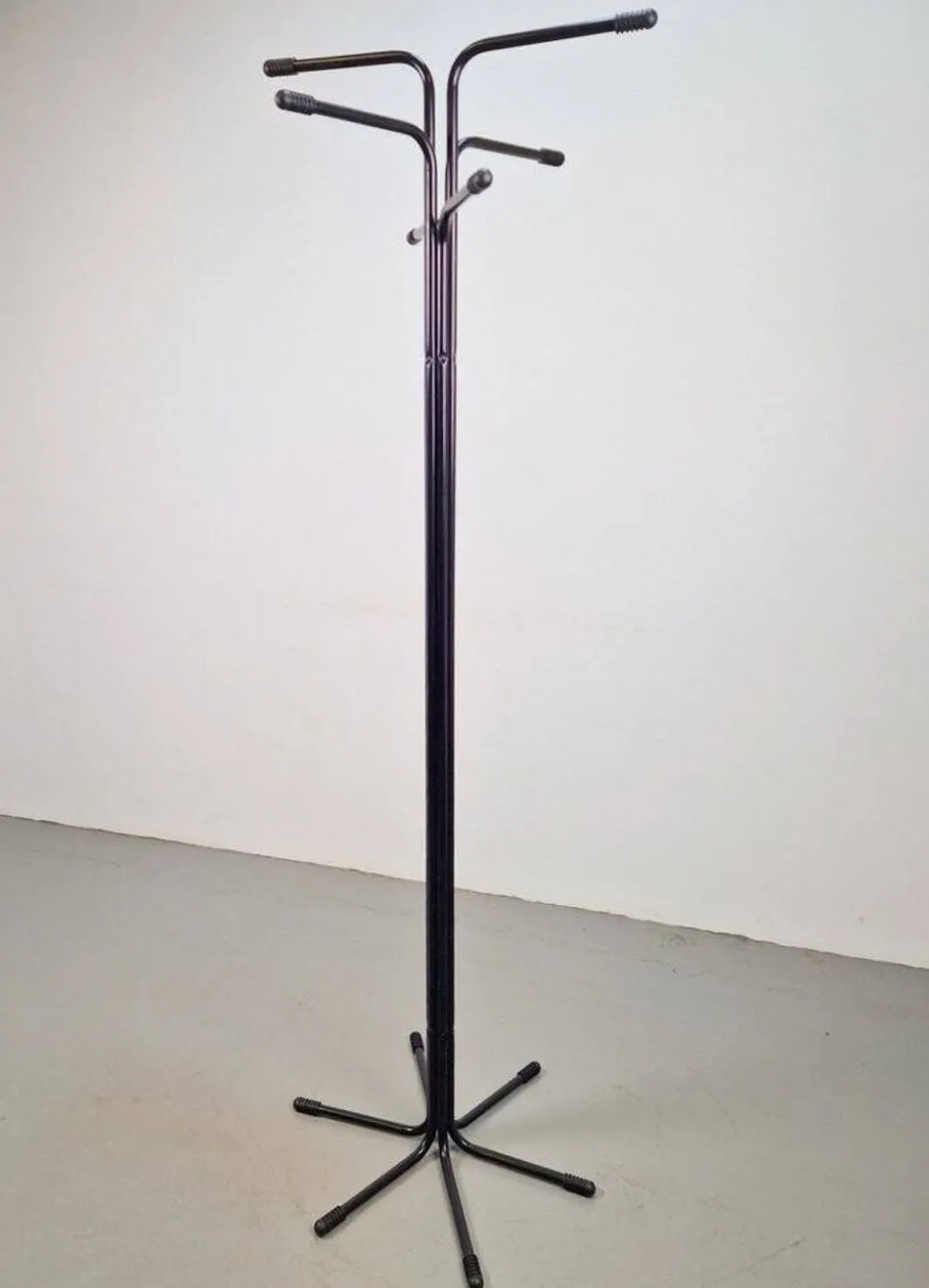 Porte-manteau noir Rigg par Tord Bjorklund pour Ikea
