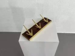 Portemanteau ou patère murale années 50 en bois et laiton