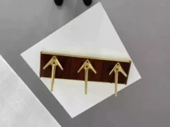 Portemanteau ou patère murale années 50 en bois et laiton