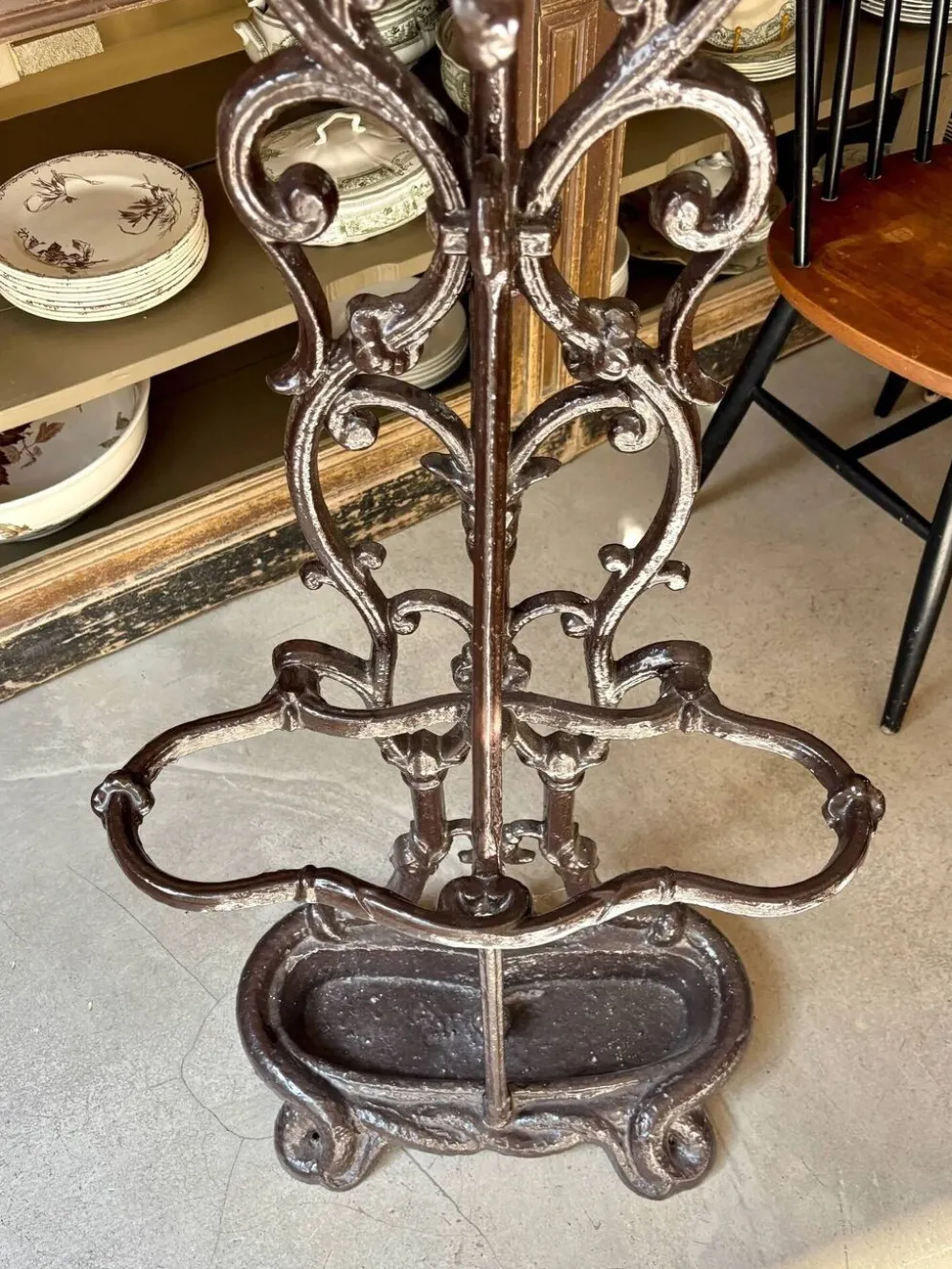Porte-manteau 6 patères et porte-parapluie en fonte de fer marron