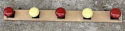 Portemanteau à 5 patères métal laqué jaune et rouge vintage 1960