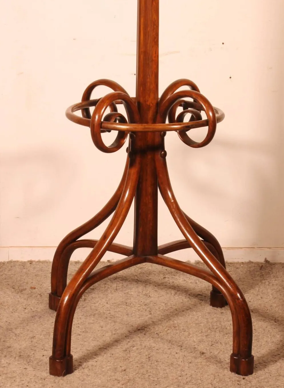 Portemanteau perroquet Art Nouveau, dit Thonet