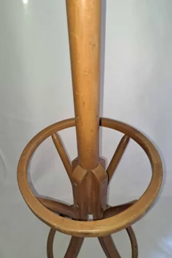 Porte manteau perroquet. Baumann .