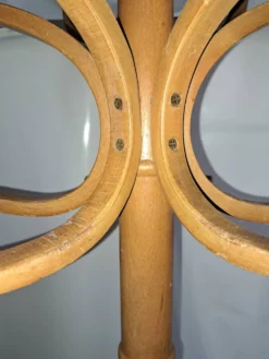 Porte manteau perroquet. Baumann .
