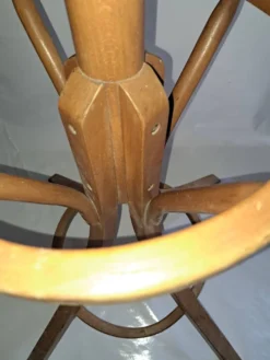 Porte manteau perroquet. Baumann .
