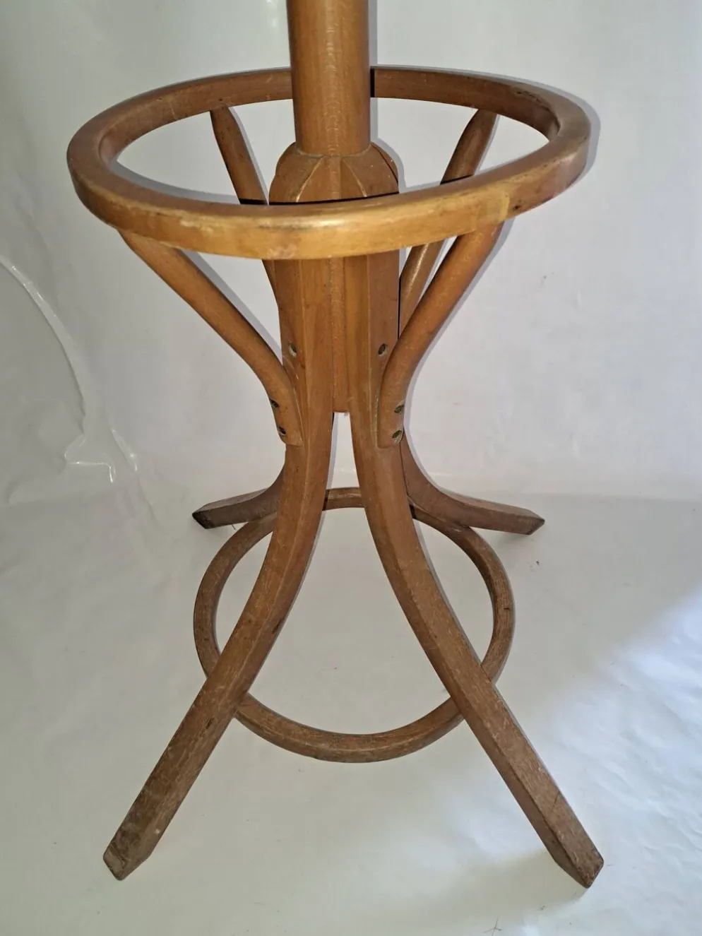 Porte manteau perroquet. Baumann .