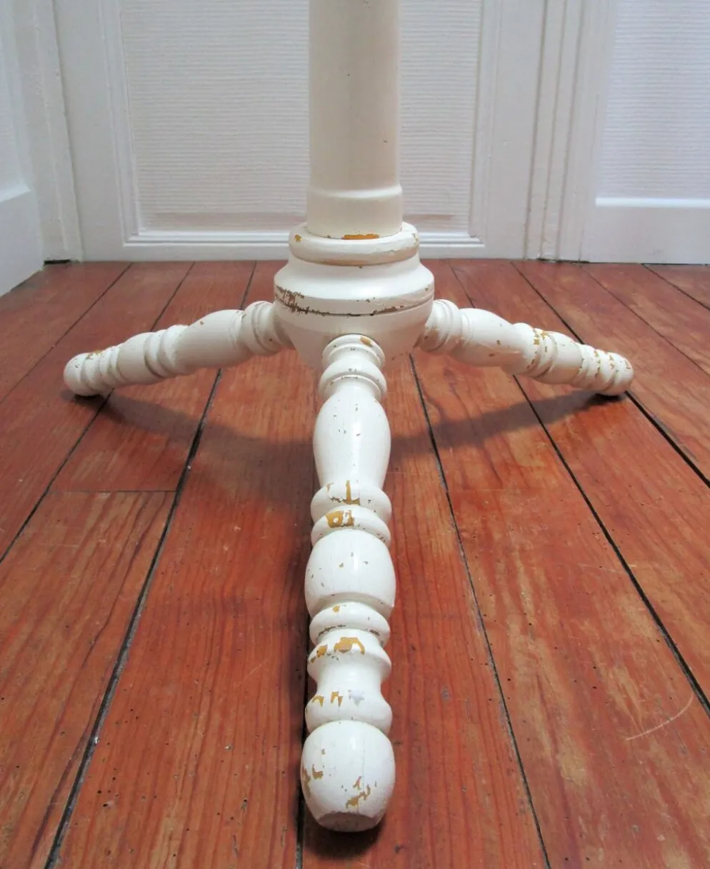 Portemanteau perroquet bois massif tourné blanc patiné vintage