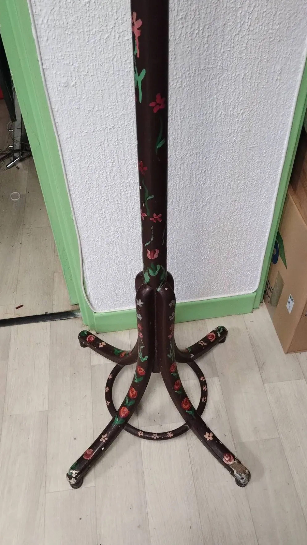 Portemanteau perroquet en bois massif, décor floral peint