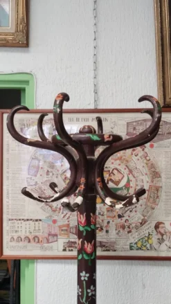 Portemanteau perroquet en bois massif, décor floral peint