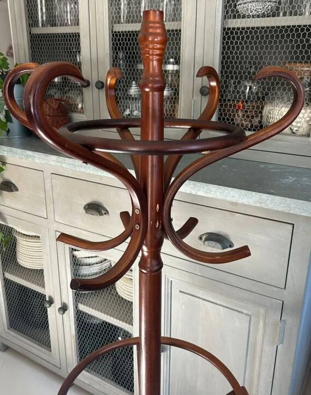 Porte manteau perroquet en bois courbé tête pivotante - style Thonet