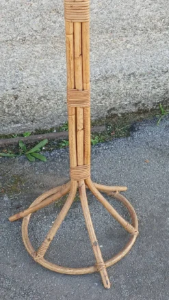 Portemanteau perroquet en rotin et bambou