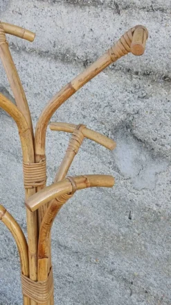 Portemanteau perroquet en rotin et bambou
