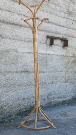 Portemanteau perroquet en rotin et bambou