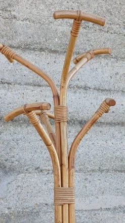 Portemanteau perroquet en rotin et bambou