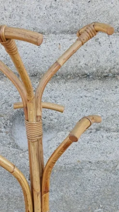Portemanteau perroquet en rotin et bambou