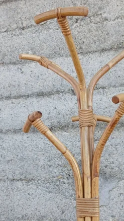 Portemanteau perroquet en rotin et bambou