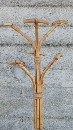 Portemanteau perroquet en rotin et bambou
