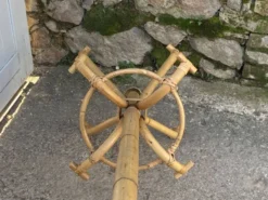 Portemanteau perroquet en rotin 1970