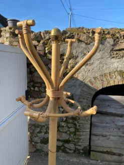 Portemanteau perroquet en rotin 1970