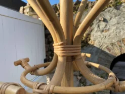 Portemanteau perroquet en rotin 1970