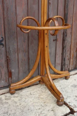 Portemanteau perroquet mural en demi style Thonet, 1900