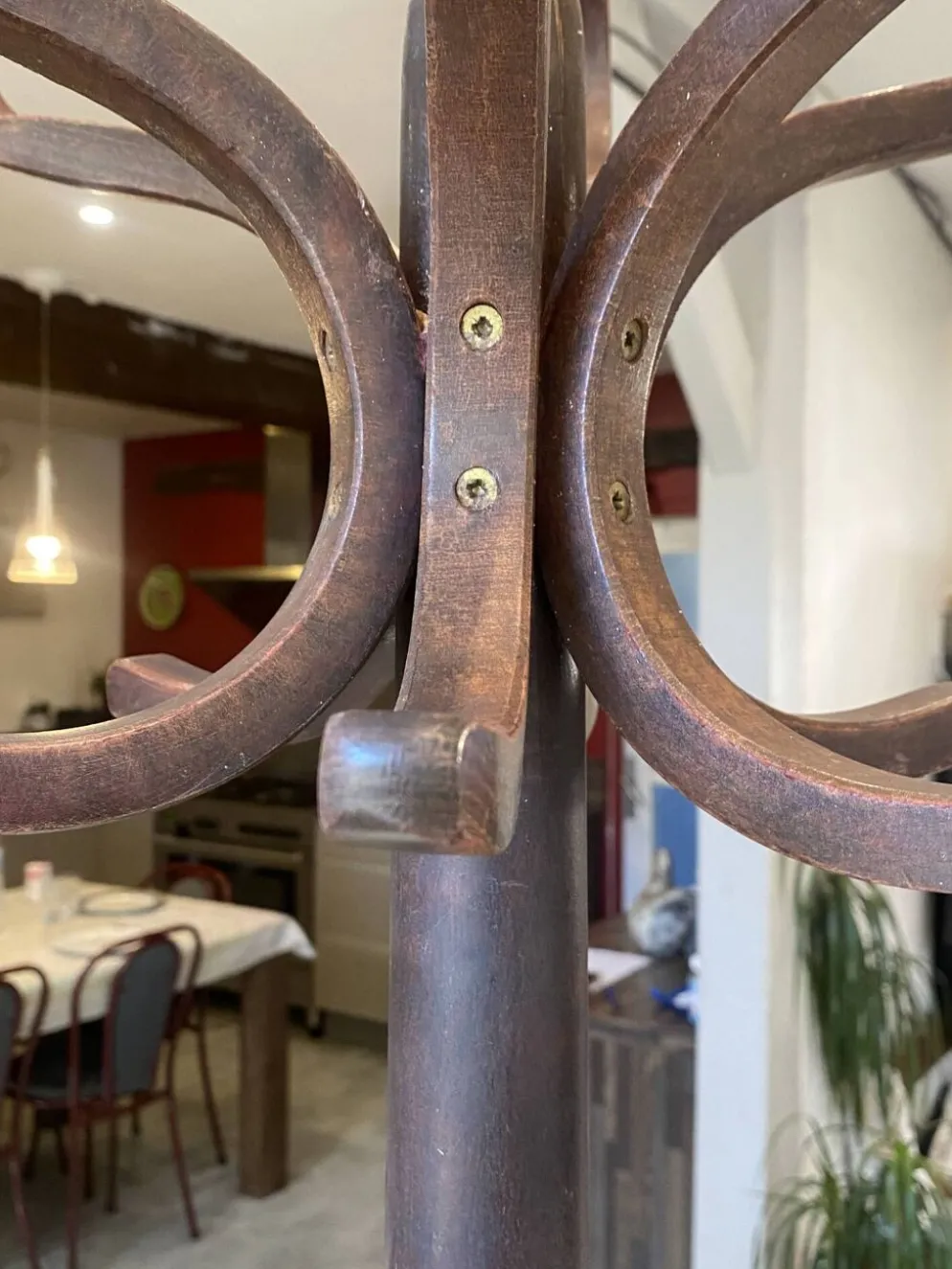 Porte manteau perroquet pivotant style bistrot 1960