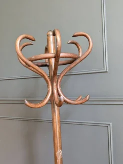 Porte manteau perroquet pour chambre d'enfant attribué à Thonet.