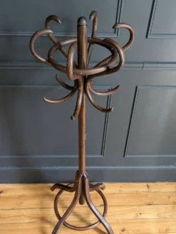 Porte manteau perroquet pour chambre d'enfant attribué à Thonet.