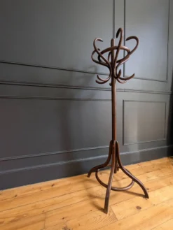Porte manteau perroquet pour chambre d'enfant attribué à Thonet.