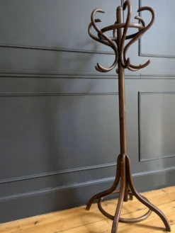 Porte manteau perroquet pour chambre d'enfant attribué à Thonet.
