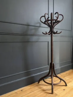 Porte manteau perroquet pour chambre d'enfant attribué à Thonet.