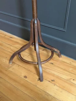Porte manteau perroquet pour chambre d'enfant attribué à Thonet.