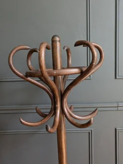 Porte manteau perroquet pour chambre d'enfant attribué à Thonet.